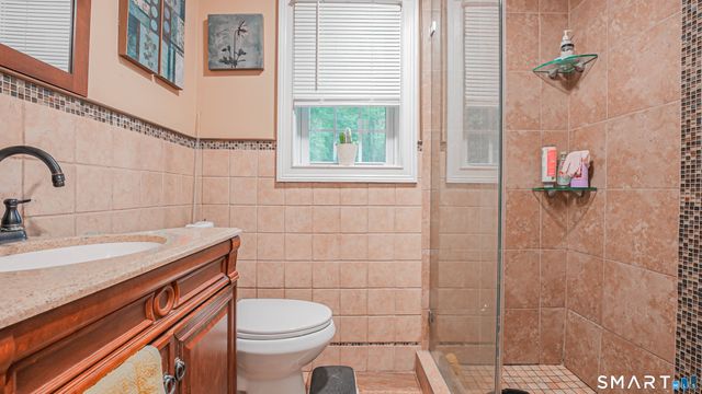 409 Oakville Avenue, Waterbury, CT 06708