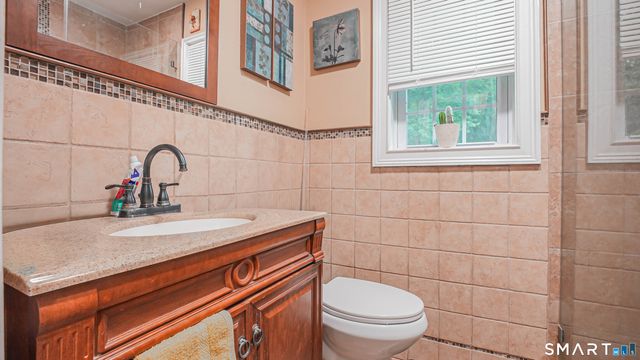 409 Oakville Avenue, Waterbury, CT 06708
