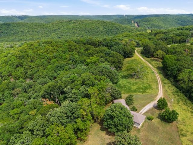 347 Ridgeline Road, Eureka Springs, AR 72632