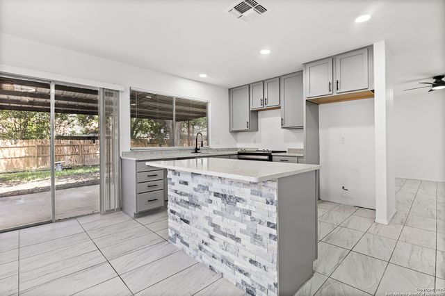 2811 Lake Meadow, San Antonio, TX 78222