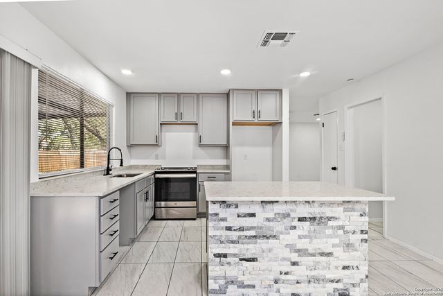 2811 Lake Meadow, San Antonio, TX 78222