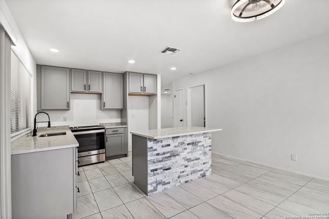2811 Lake Meadow, San Antonio, TX 78222