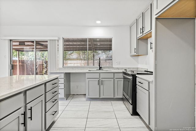 2811 Lake Meadow, San Antonio, TX 78222