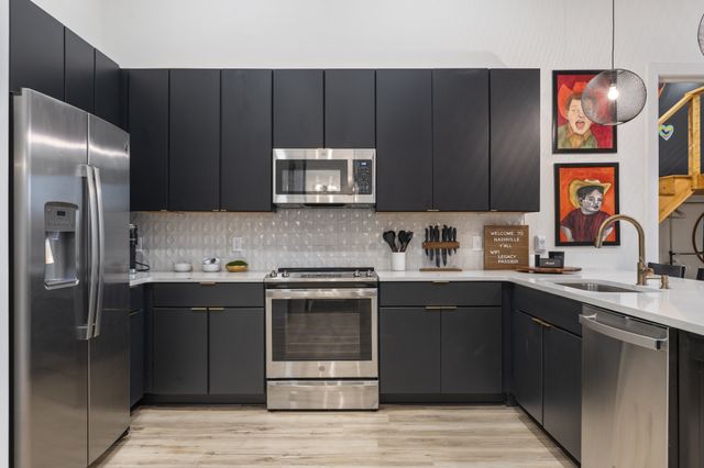 245 Hermitage Ave Apt 102, Nashville, TN 37210