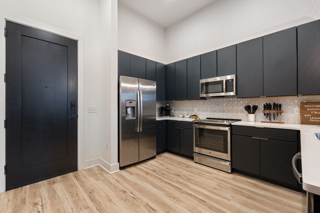 245 Hermitage Ave Apt 102, Nashville, TN 37210