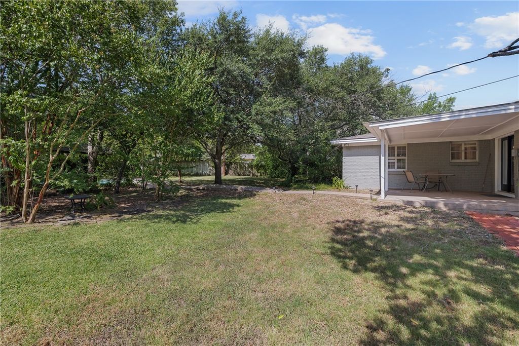 2404 Burton Drive, Bryan, TX 77802 — photo 3