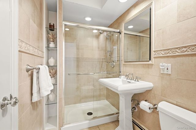 39 Lambert Lane, New Rochelle, NY 10804