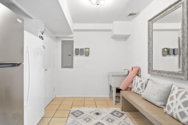 39 Lambert Lane, New Rochelle, NY 10804