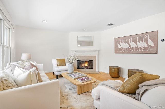 39 Lambert Lane, New Rochelle, NY 10804