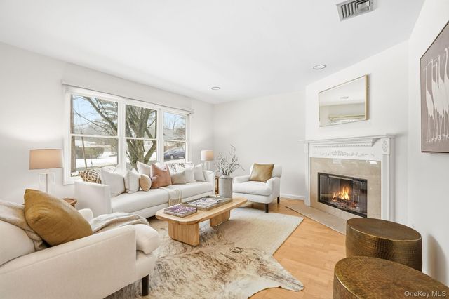 39 Lambert Lane, New Rochelle, NY 10804