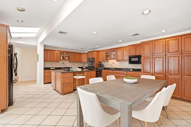 39 Lambert Lane, New Rochelle, NY 10804