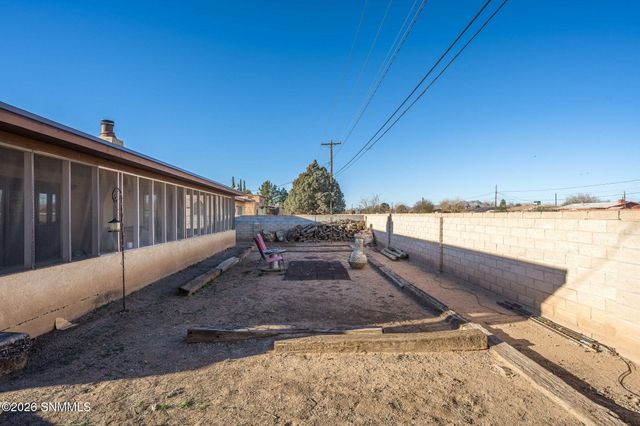 1926 Chateau Drive, Las Cruces, NM 88005