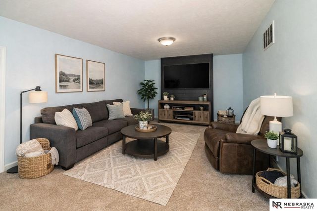 5328 Fontenelle, Omaha, NE 68111