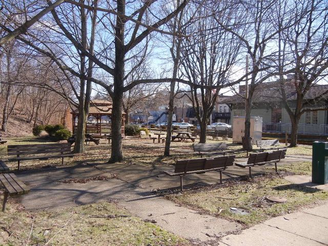 419 Station St, Bridgeville, PA 15017