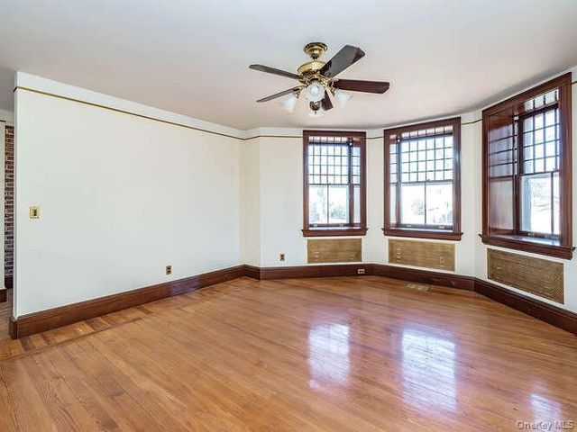 1425 Middle Neck Road, Sands Point, NY 11050