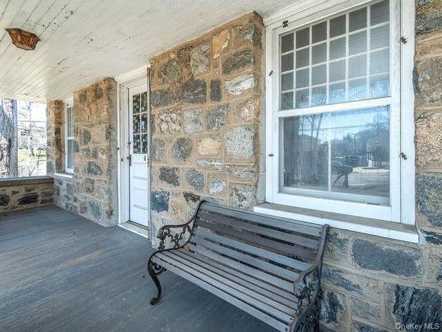 1425 Middle Neck Road, Sands Point, NY 11050