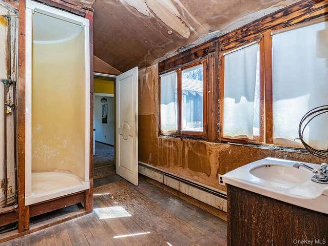 1425 Middle Neck Road, Sands Point, NY 11050