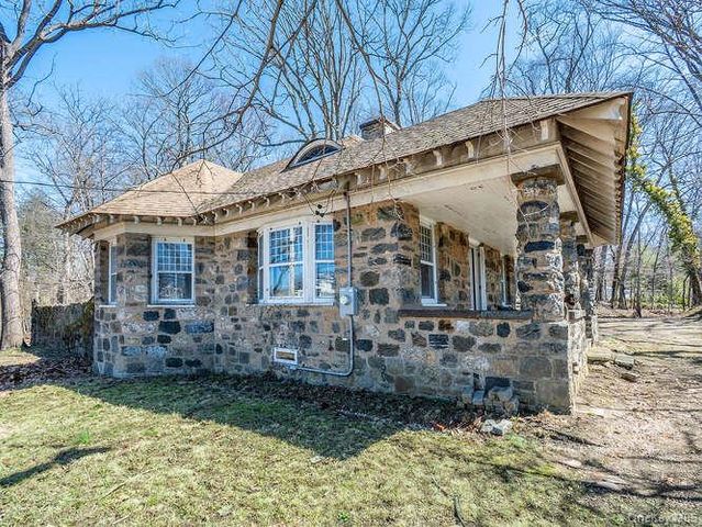 1425 Middle Neck Road, Sands Point, NY 11050