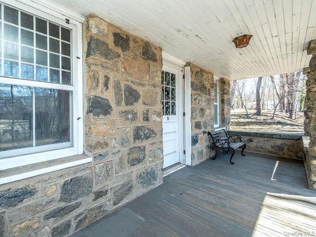 1425 Middle Neck Road, Sands Point, NY 11050