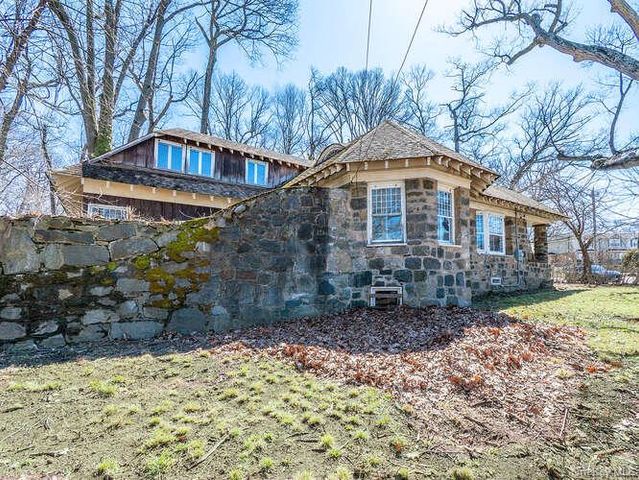 1425 Middle Neck Road, Sands Point, NY 11050