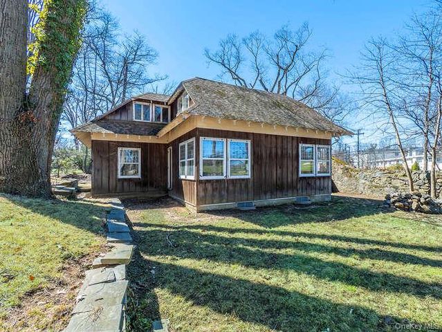 1425 Middle Neck Road, Sands Point, NY 11050