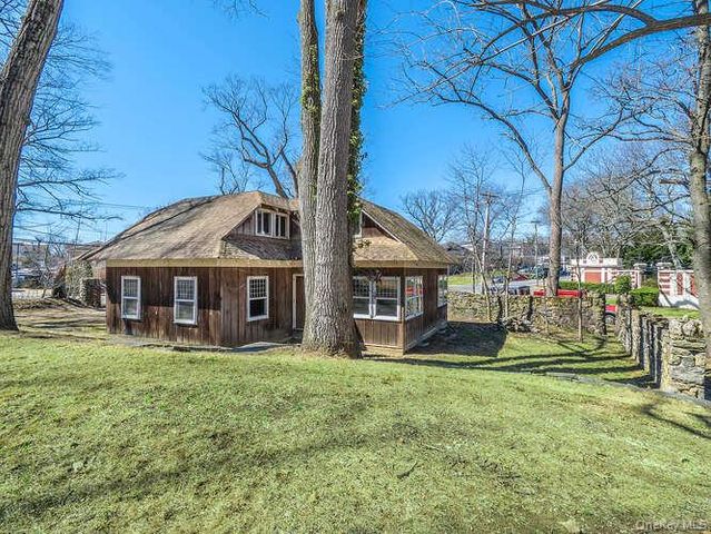 1425 Middle Neck Road, Sands Point, NY 11050