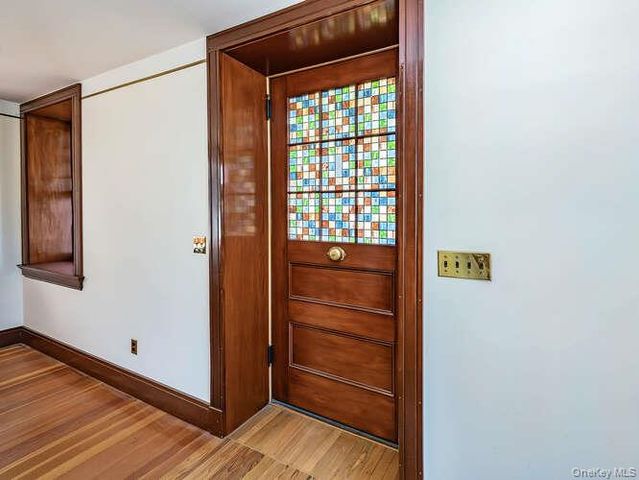 1425 Middle Neck Road, Sands Point, NY 11050