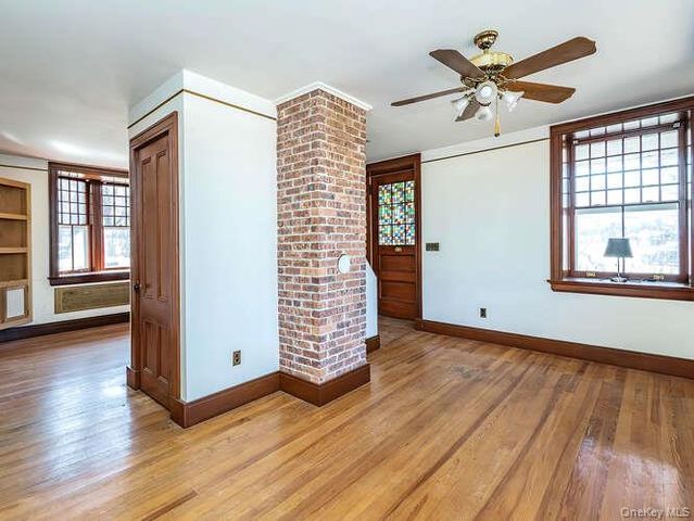 1425 Middle Neck Road, Sands Point, NY 11050