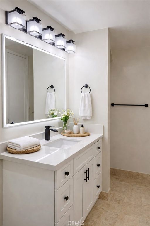 Image 10 of property listing at 440 Veteran Avenue 101, Westwood Century City, CA 90024