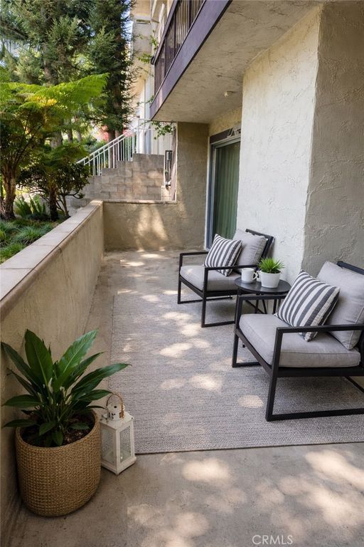 Image 14 of property listing at 440 Veteran Avenue 101, Westwood Century City, CA 90024