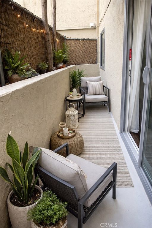 Image 15 of property listing at 440 Veteran Avenue 101, Westwood Century City, CA 90024