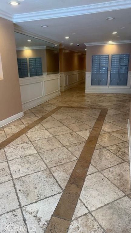 Image 18 of property listing at 440 Veteran Avenue 101, Westwood Century City, CA 90024