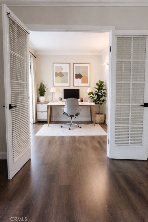 Image 5 of property listing at 440 Veteran Avenue 101, Westwood Century City, CA 90024