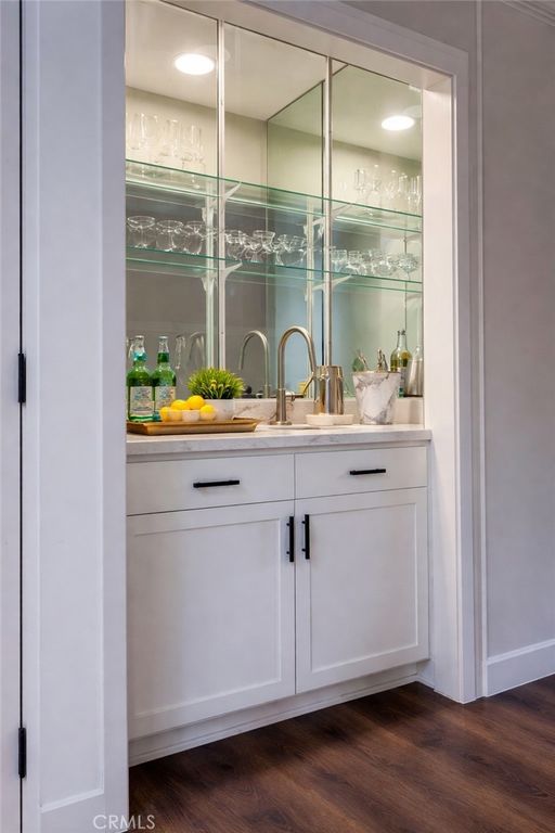 Image 8 of property listing at 440 Veteran Avenue 101, Westwood Century City, CA 90024