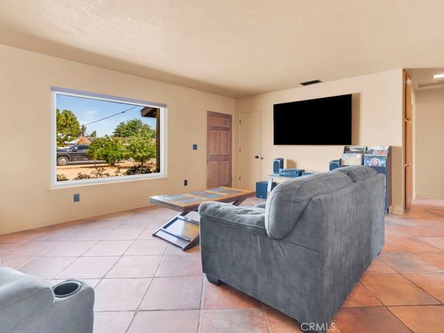 11110 Saratoga Road, Apple Valley, CA 92308