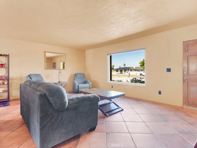 11110 Saratoga Road, Apple Valley, CA 92308