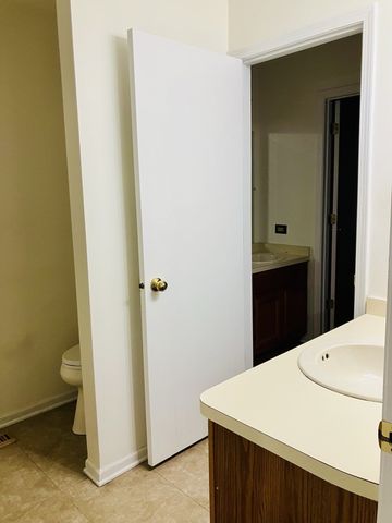 3524 Willowview Court, Aurora, IL 60504