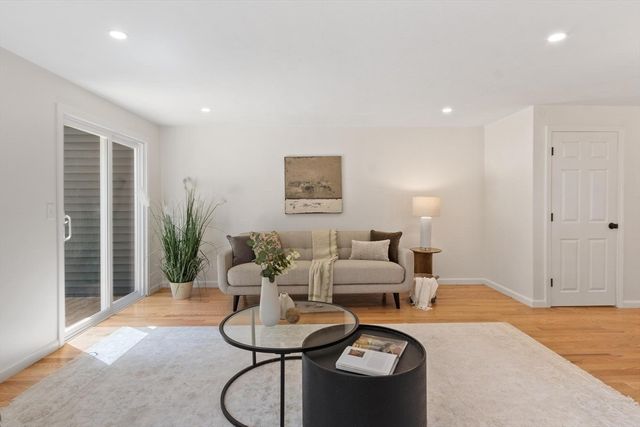 102 Lords Court, Wilmington, MA 01887