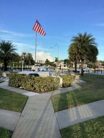 222 N Federal Highway 220, Deerfield Beach, FL 33441