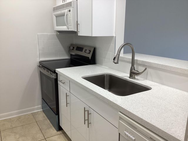 222 N Federal Highway 220, Deerfield Beach, FL 33441