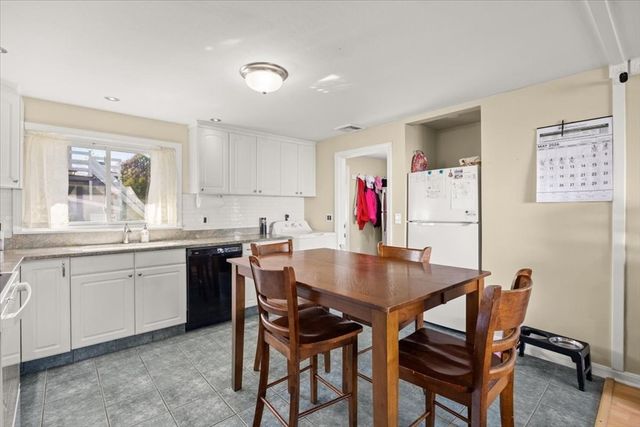 6 Bourne St, Brockton, MA 02302