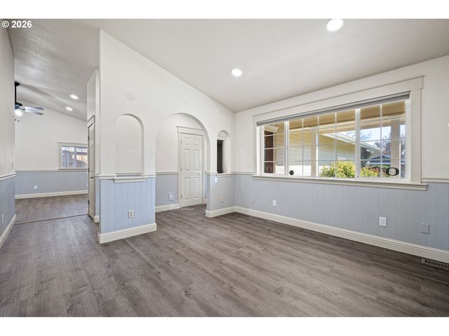 280 ROAN Dr, Eugene, OR 97401