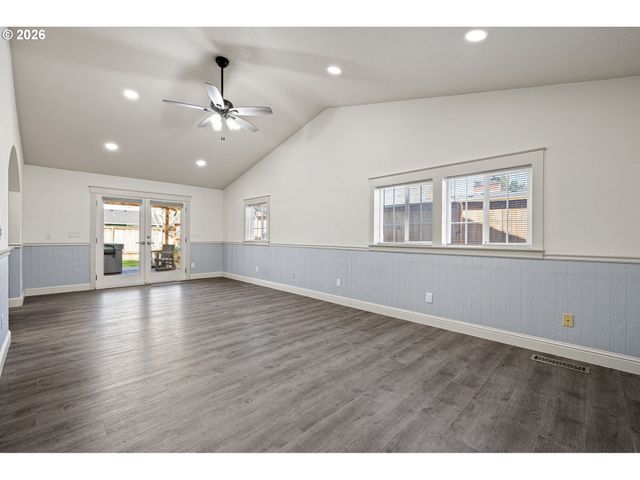 280 ROAN Dr, Eugene, OR 97401