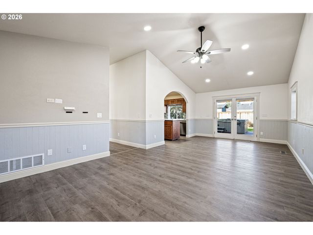 280 ROAN Dr, Eugene, OR 97401