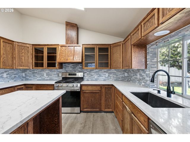 280 ROAN Dr, Eugene, OR 97401