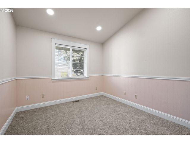 280 ROAN Dr, Eugene, OR 97401