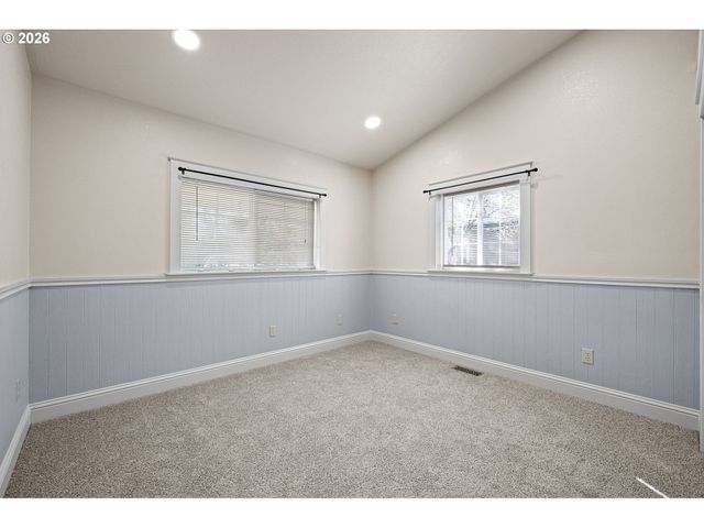 280 ROAN Dr, Eugene, OR 97401