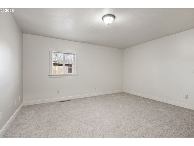 280 ROAN Dr, Eugene, OR 97401