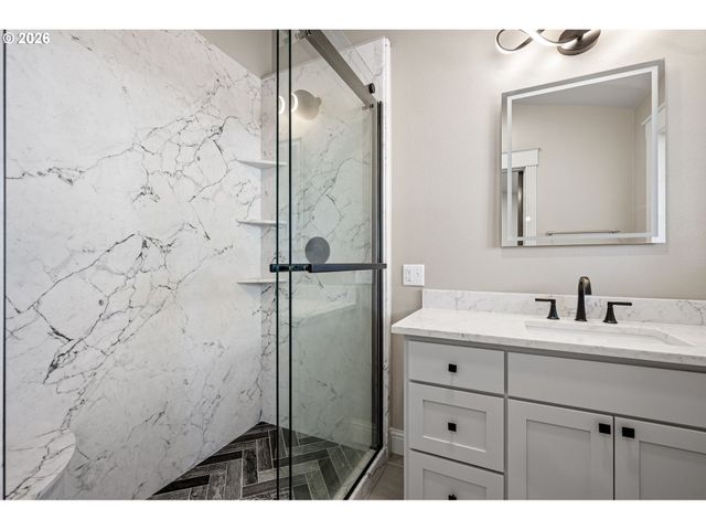 280 ROAN Dr, Eugene, OR 97401