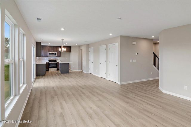 133 Sunflower Blvd, Mt Washington, KY 40047